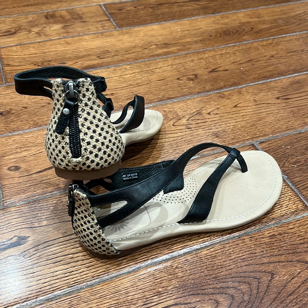 UGG AUSTRALIA TARRA women’s black and canvas polka dots Sandals Like New size 7